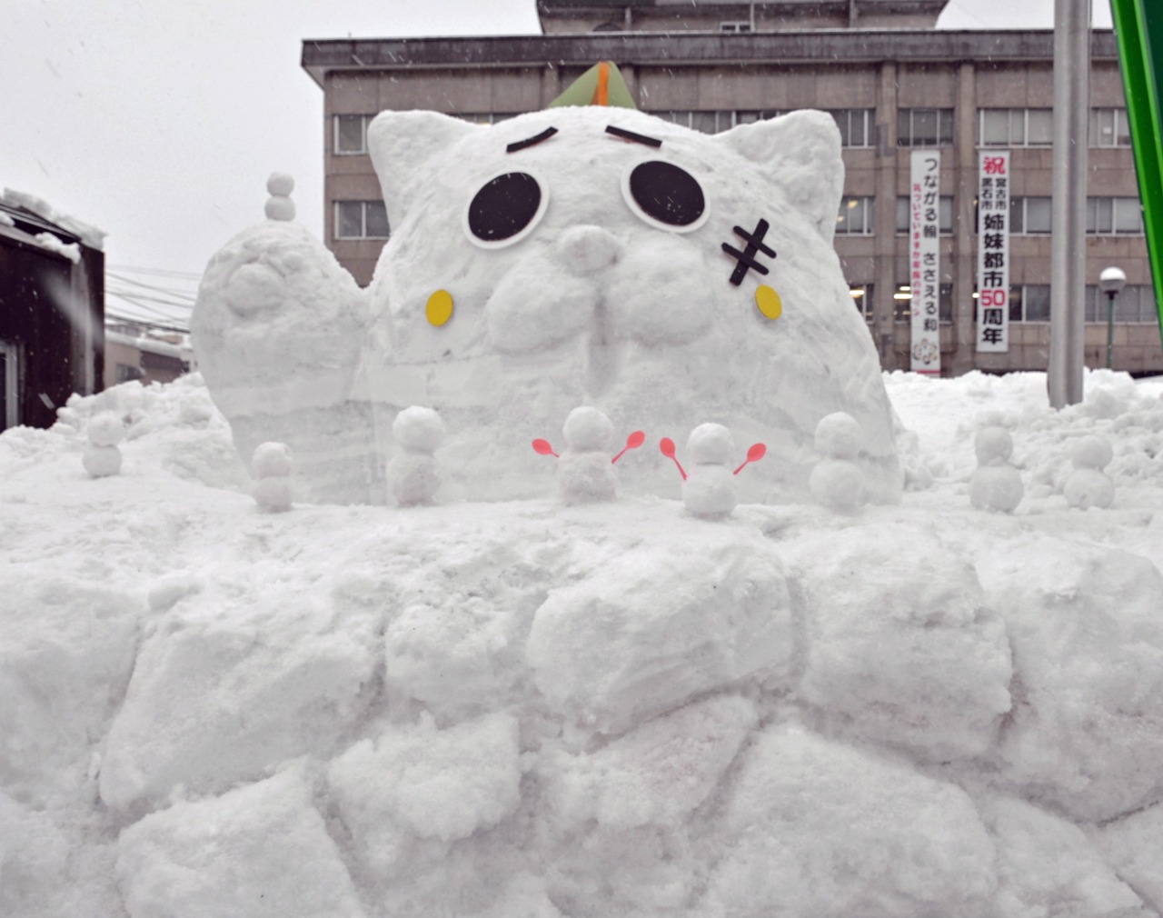 津軽くろいしみんなの雪だるま