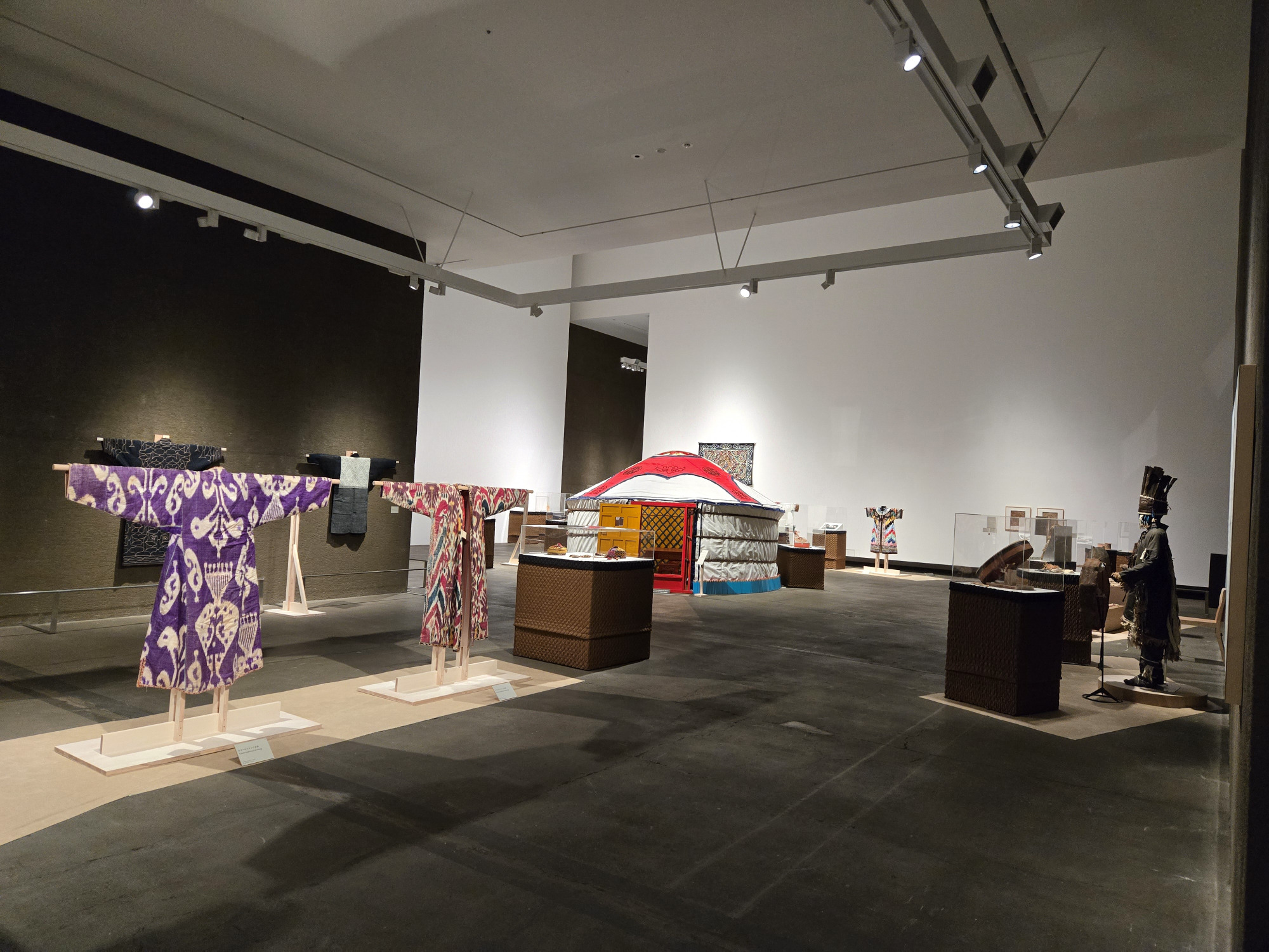 青森県立美術館開館20 周年「装飾する魂 ユーロ=アジア世界をつなぐ文様の宇宙―縄文、ケルトから、ねぶたまで」